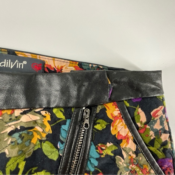 Dilvin Womens Front Zip Quilted Black Multicolor Floral Mini Skirt | US Size 16 - Picture 5 of 15